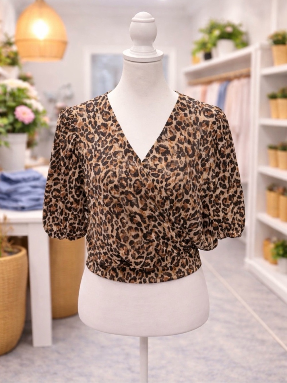 White Birch Leopard Print V-Neck Puff Sleeve Top L/XL NWOT Stretch Blouse